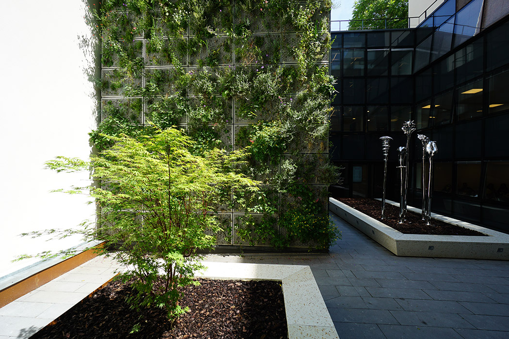 Gröna fasader från Butong Paris i hållbar betong - för gröna väggar som är hållbara och vackra